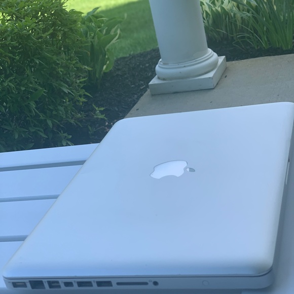 MacBook Pro 2010 13.3inch - Picture 4 of 5